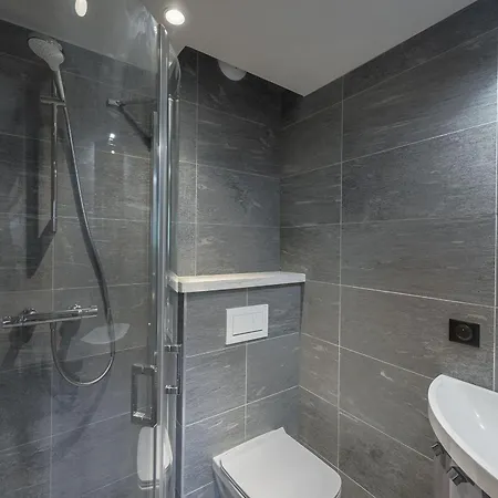 Appartement Lumineux Avec Spa, Piscine Et Sauna Pour 7 Personnes Near - Fr-1-569-132